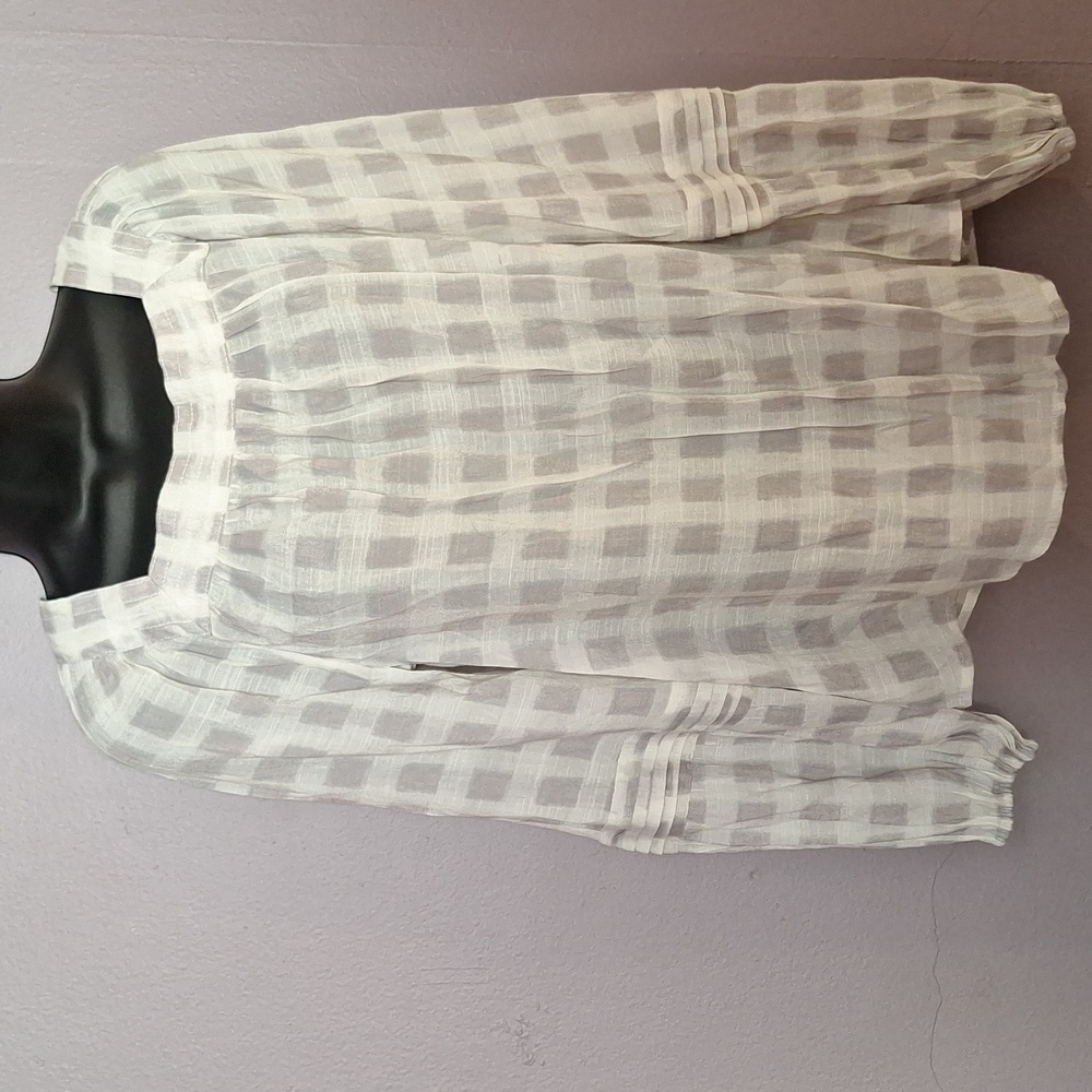 LC Lauren Conrad Gray Ruffled Long Sleeve Blouse
